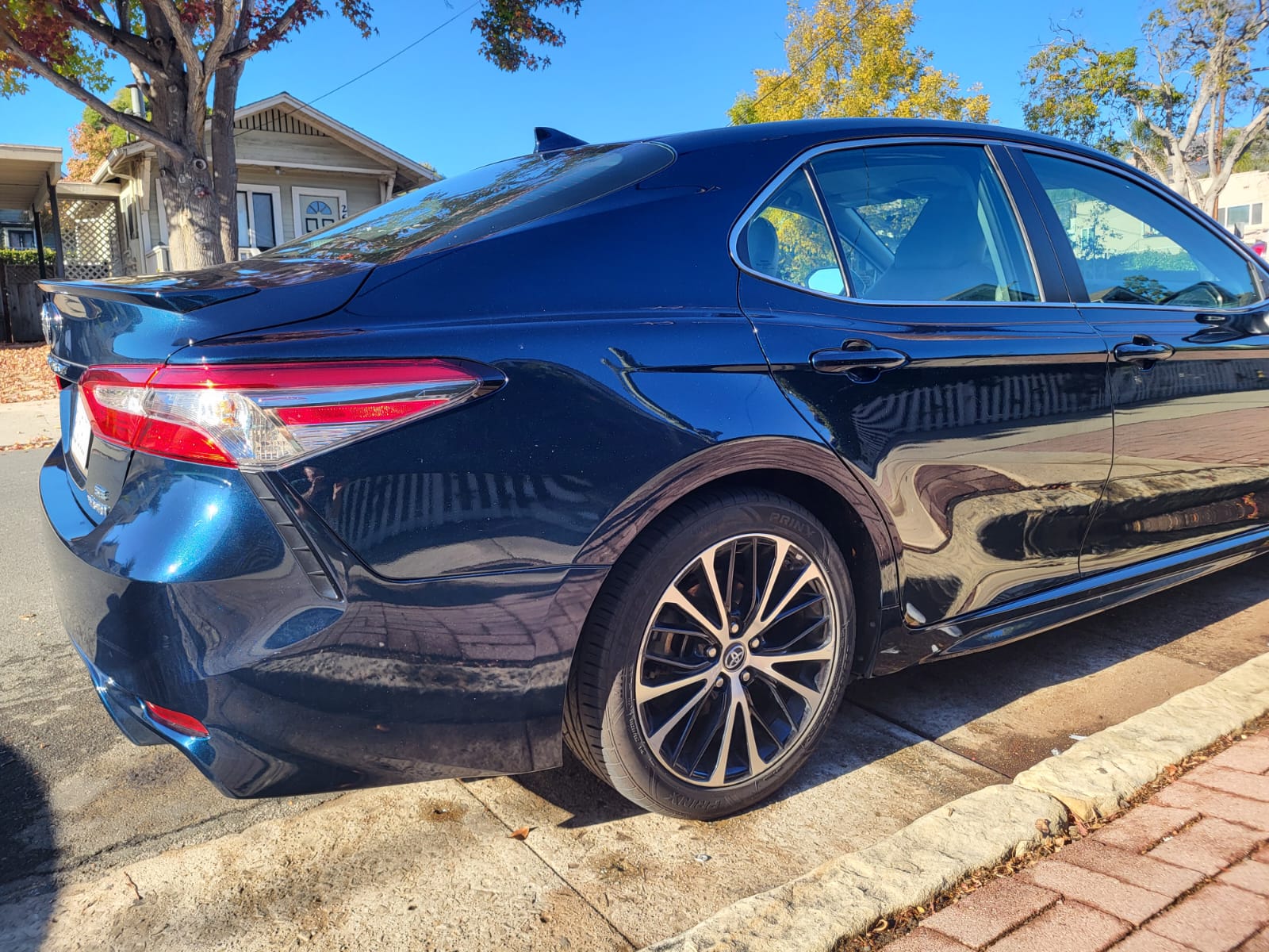 Used 2019 Toyota Camry SE FWD image 16
