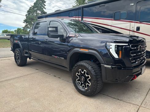 Used 2025 GMC Sierra 2500 AT4X AWD/4WD image 4