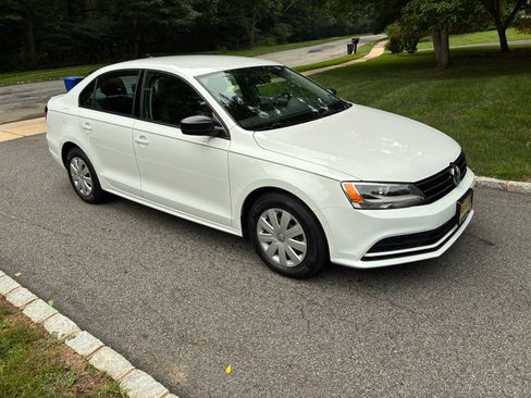 Used 2015 Volkswagen Jetta S FWD image 2