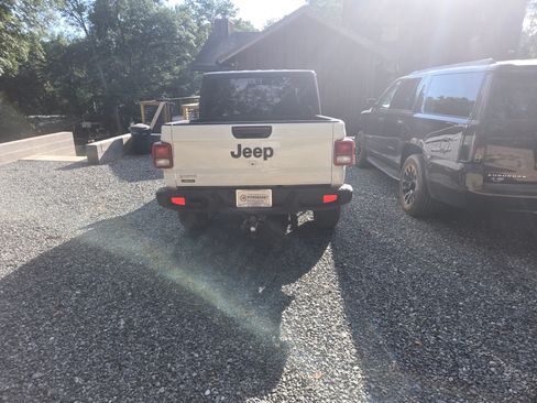 Used 2022 Jeep Gladiator Sport AWD/4WD image 5