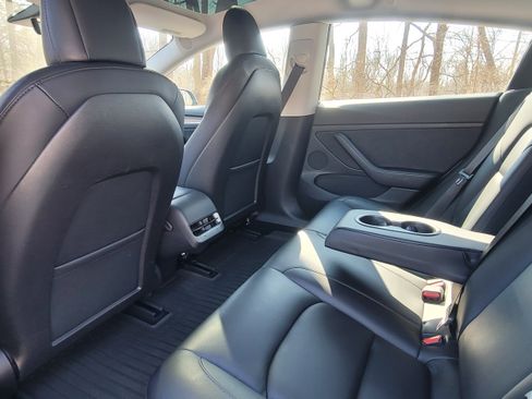 Used 2021 Tesla Model 3 Standard Range Plus image 8