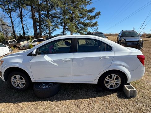 Used 2014 Chevrolet Sonic LT image 2
