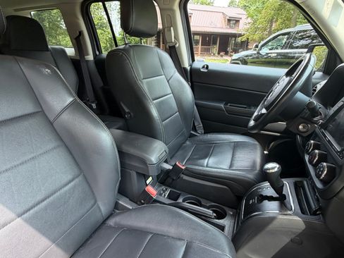 Used 2015 Jeep Patriot High Altitude AWD/4WD image 5