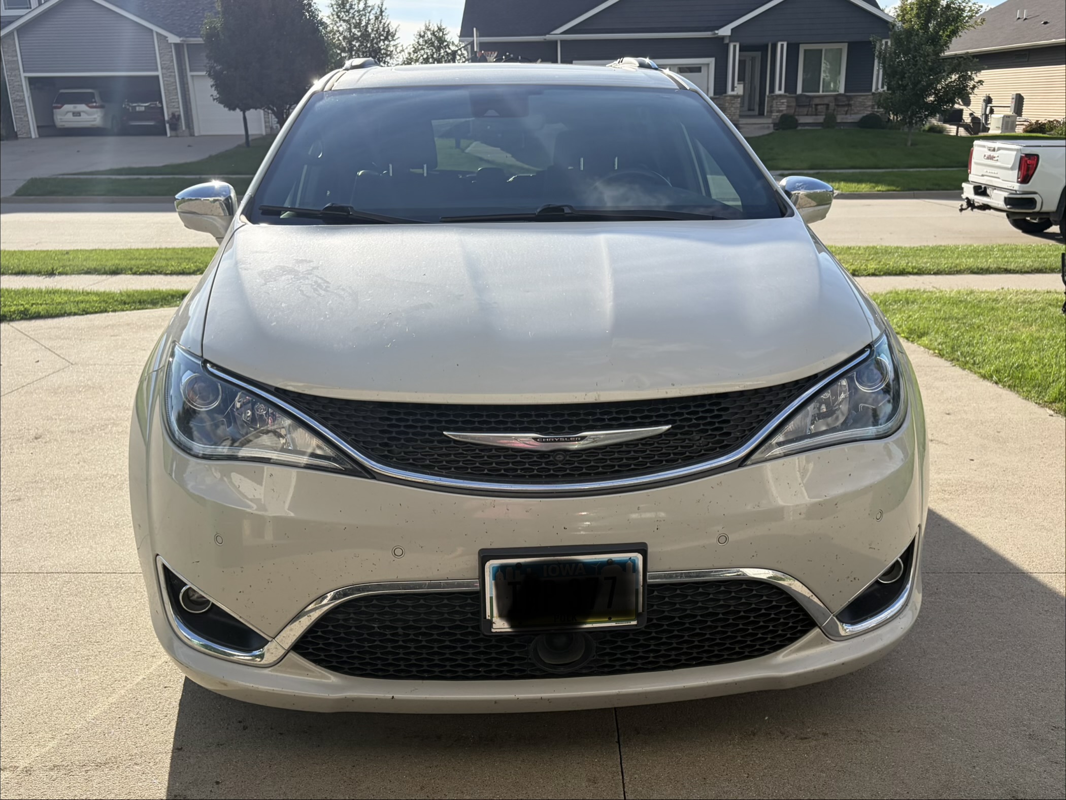 Used 2019 Chrysler Pacifica Limited w/ Advanced Safetytec Group FWD image 2