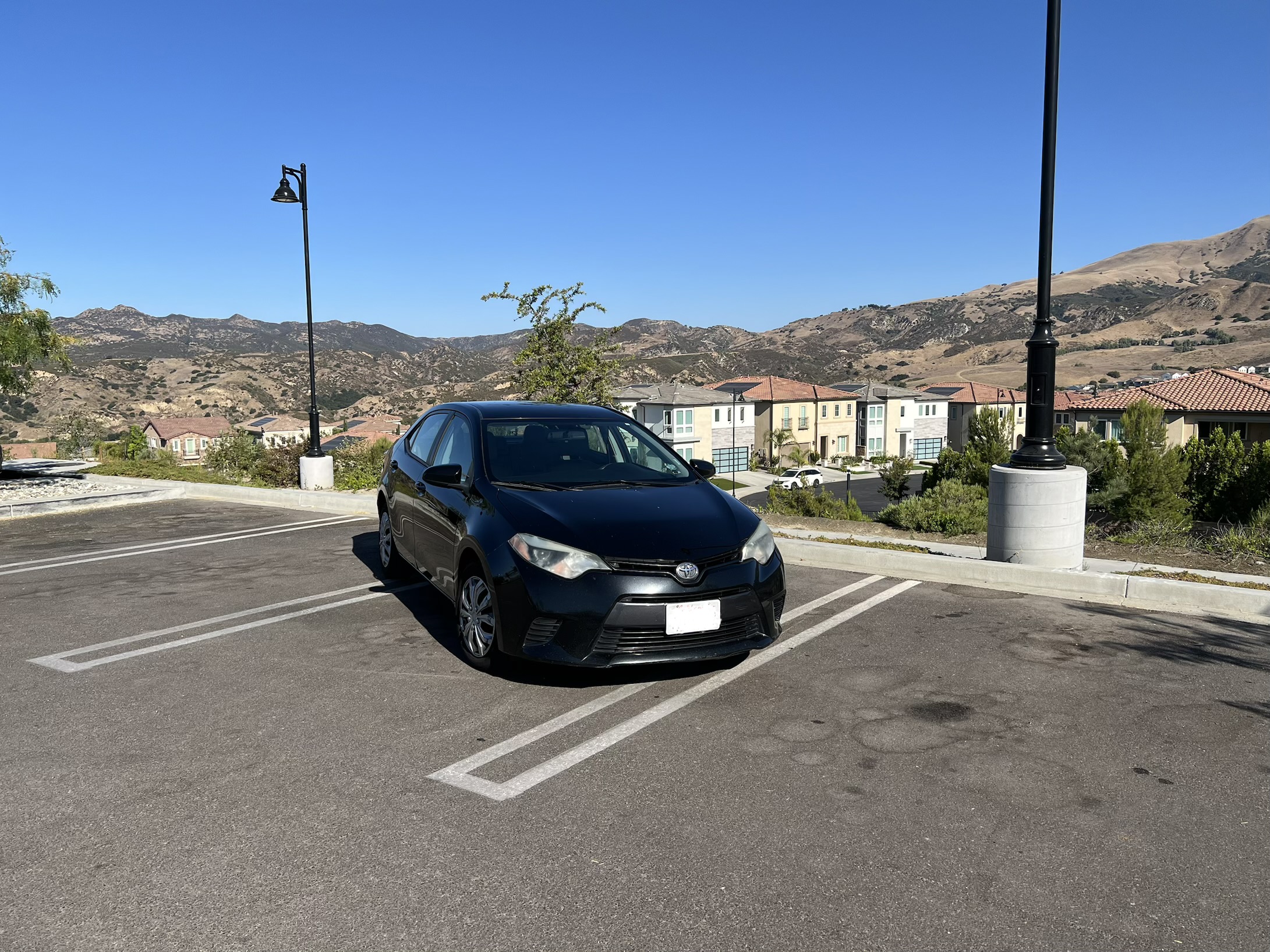 Used 2015 Toyota Corolla LE FWD image 2