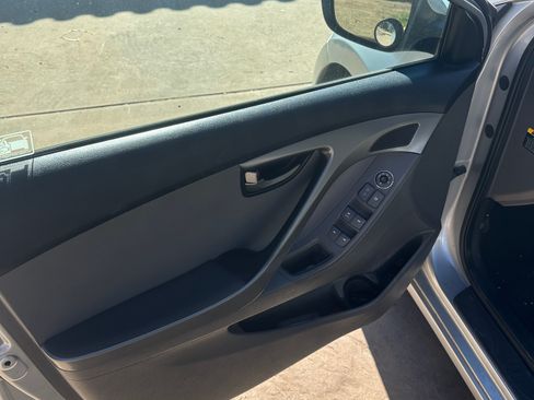 Used 2013 Hyundai Elantra GLS image 5