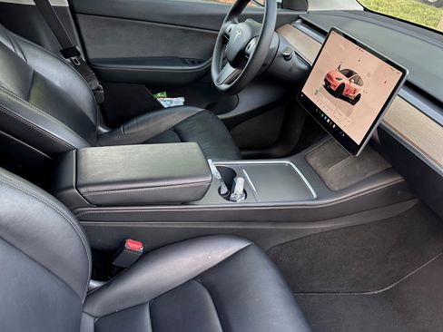 Used 2022 Tesla Model Y Performance AWD/4WD image 12