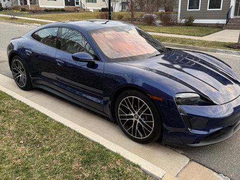 Used 2021 Porsche Taycan image 12