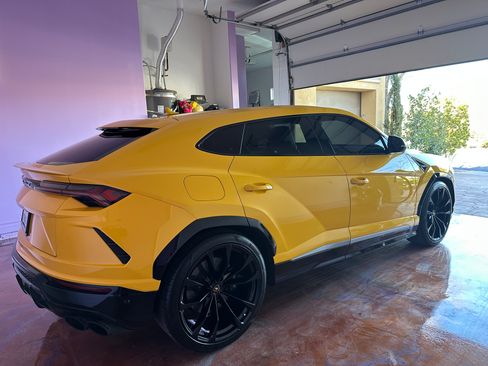 Used 2019 Lamborghini Urus image 2