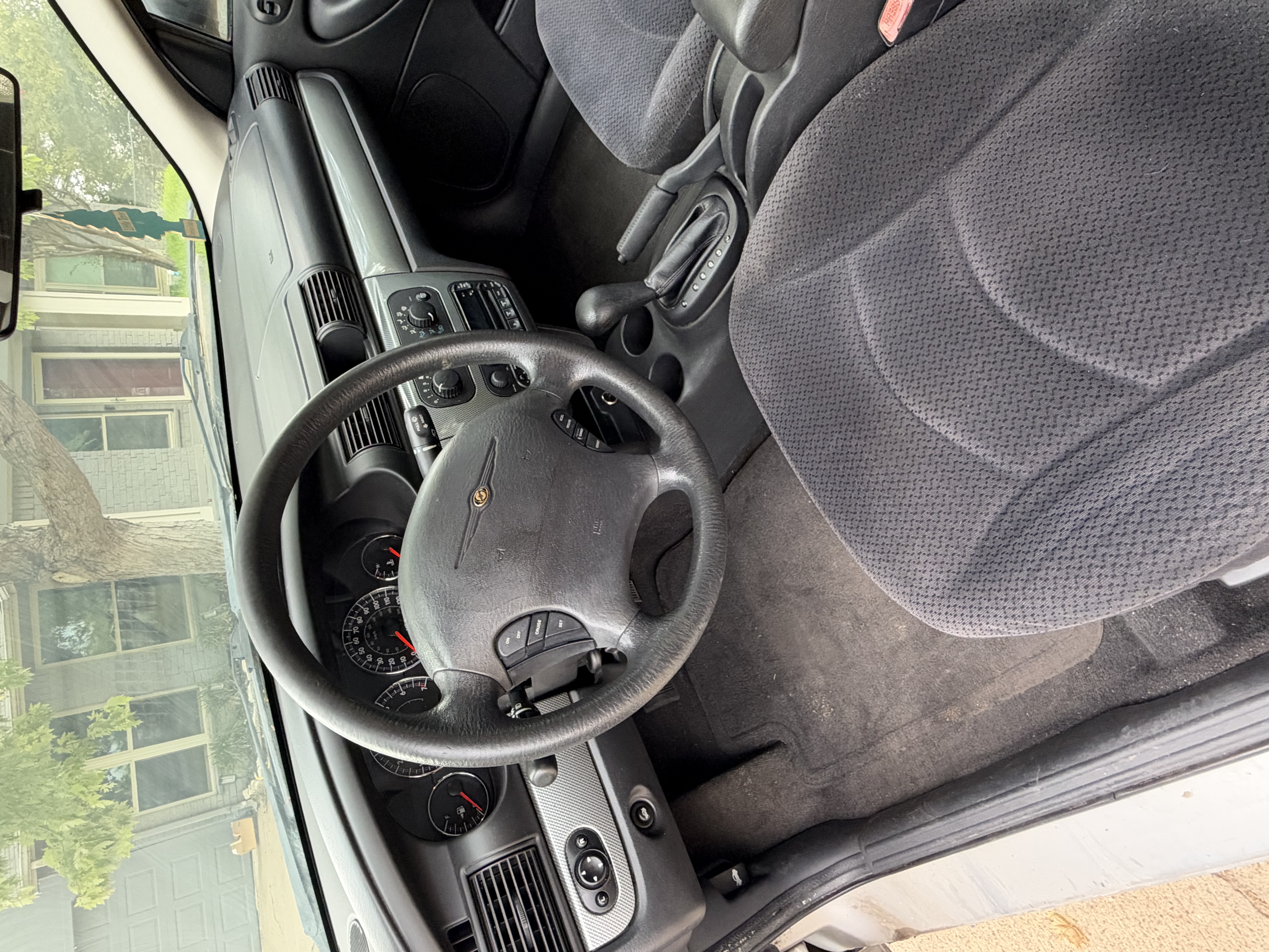 Used 2004 Chrysler Sebring LXi FWD image 6