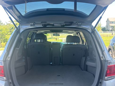 Used 2011 Toyota Highlander Limited w/ Preferred Accessory Pkg AWD/4WD image 8