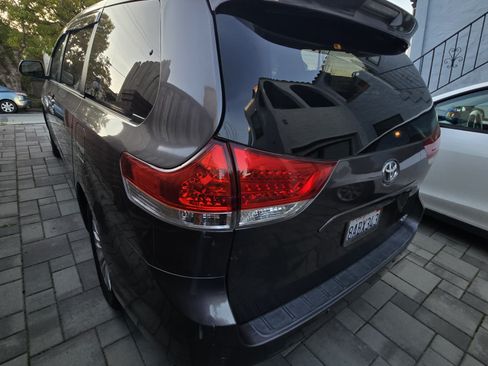 Used 2012 Toyota Sienna XLE image 11