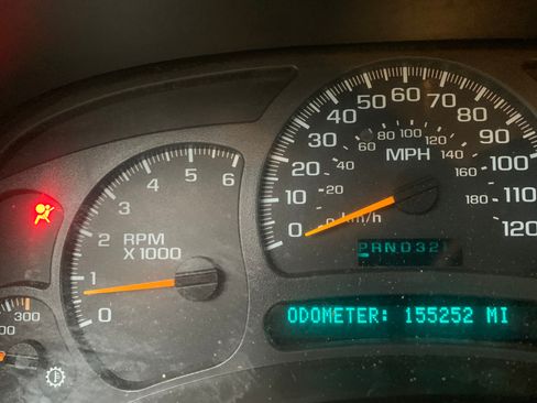 Used 2004 Chevrolet Avalanche 2500 w/ Preferred Equipment Group AWD/4WD image 1