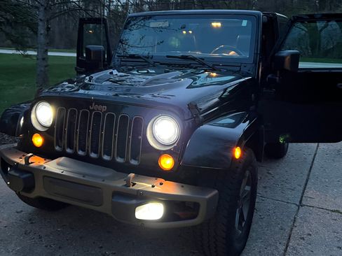 Used 2017 Jeep Wrangler Sahara image 1