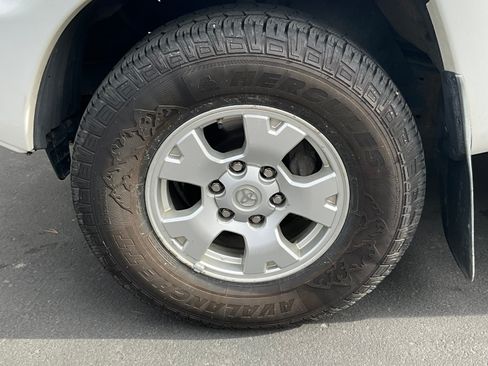 Used 2015 Toyota Tacoma Pickup 4D 5 ft image 18