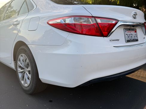 Used 2015 Toyota Camry LE FWD image 9