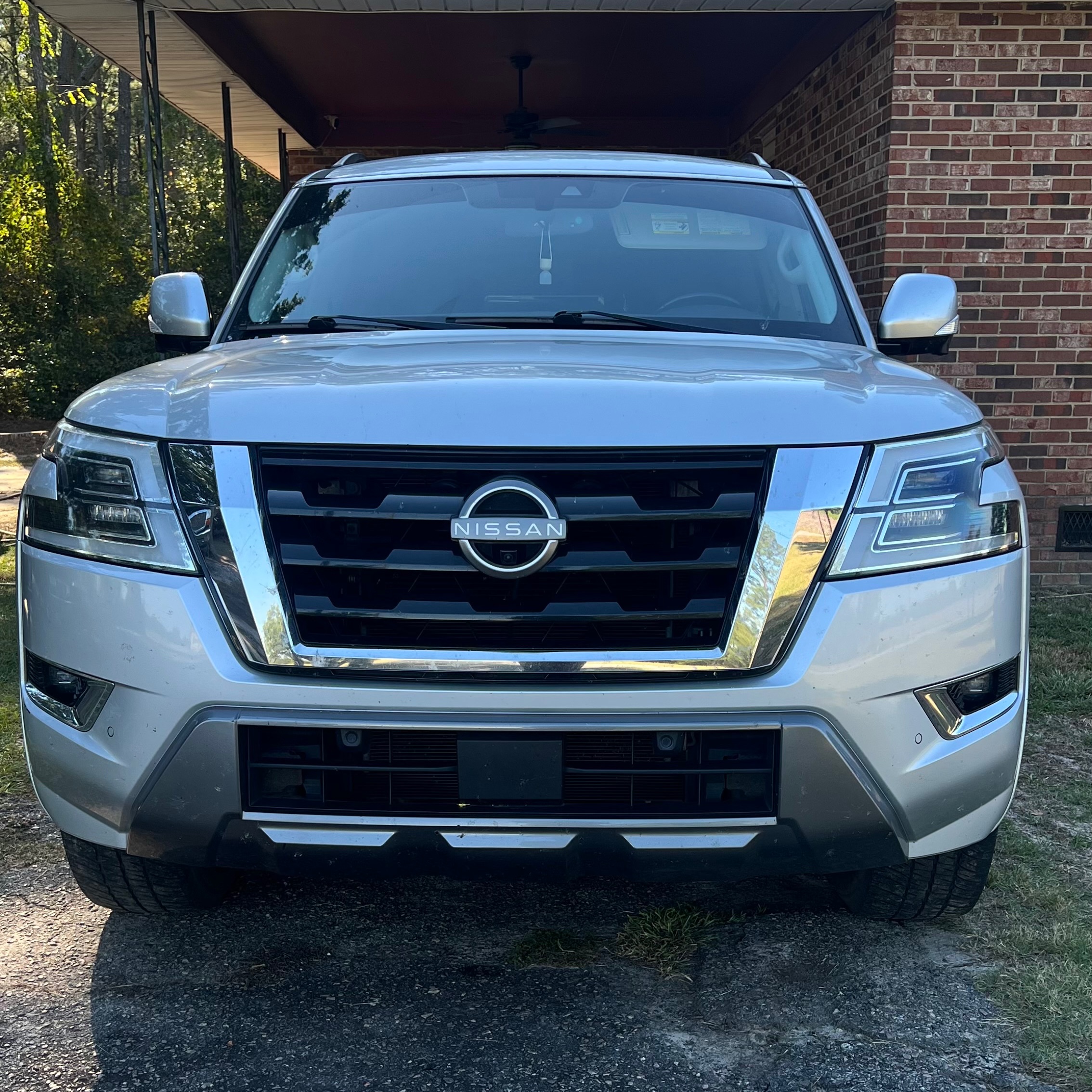 Used 2021 Nissan Armada SL w/ Captain's Chairs Package AWD/4WD image 2
