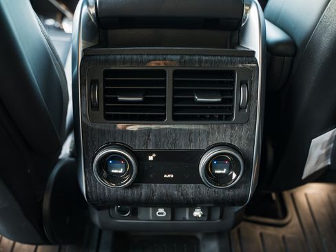 Used 2022 Land Rover Range Rover Sport HSE Silver Edition image 29