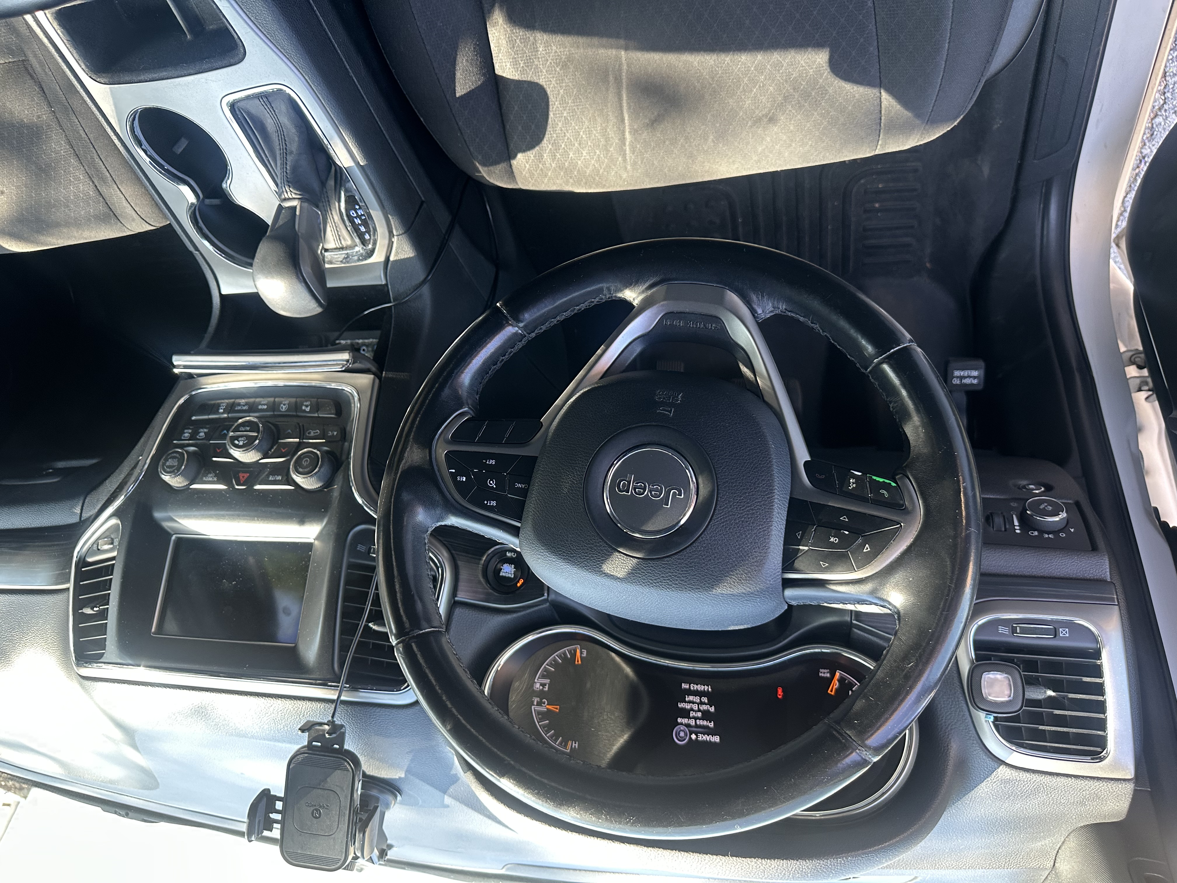 Used 2019 Jeep Grand Cherokee Laredo RWD image 14