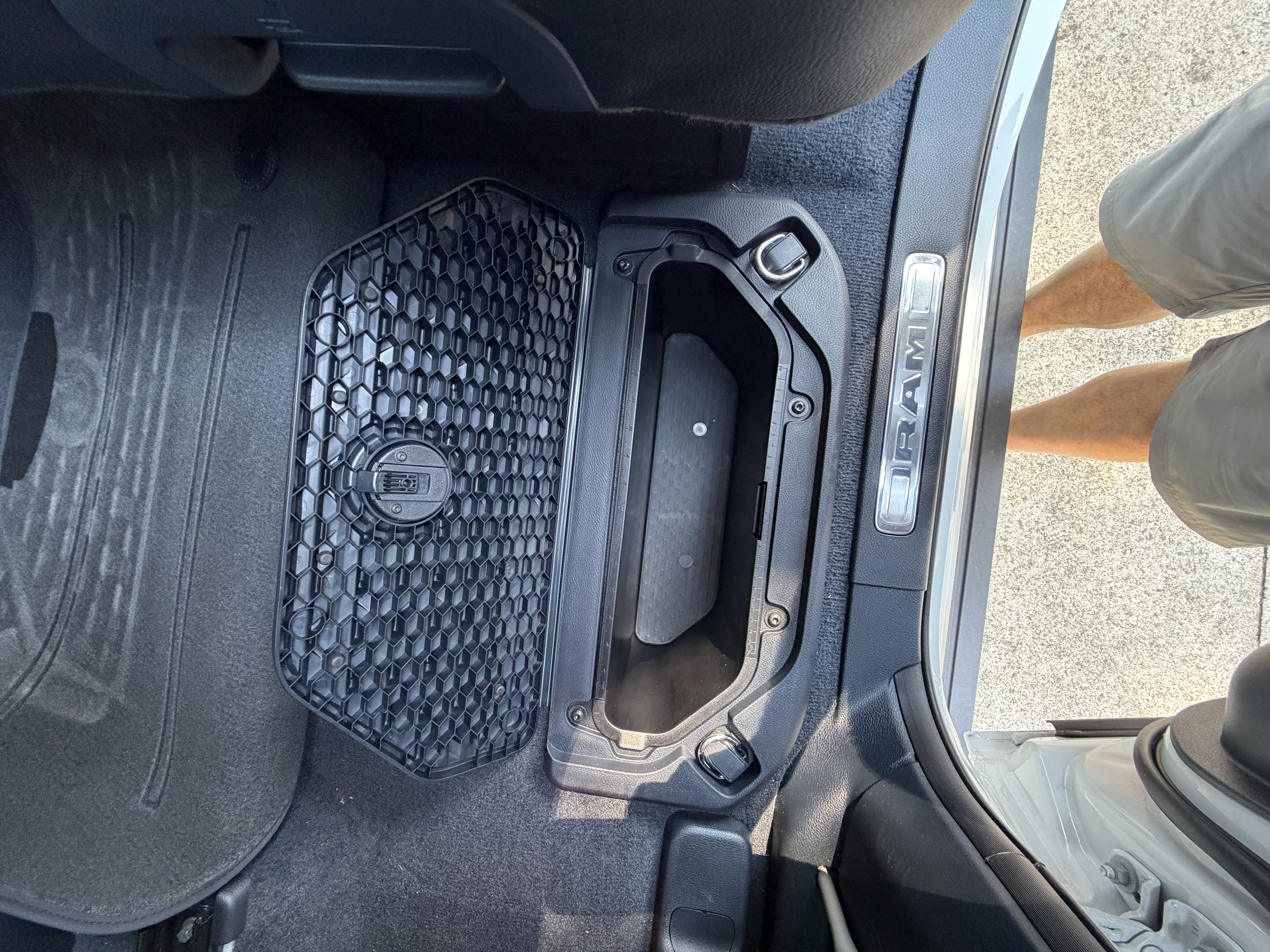 Used 2025 RAM 1500 Tungsten AWD/4WD image 13