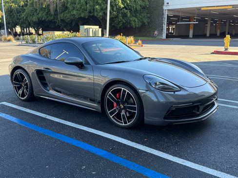 Used 2019 Porsche 718 Cayman S image 4
