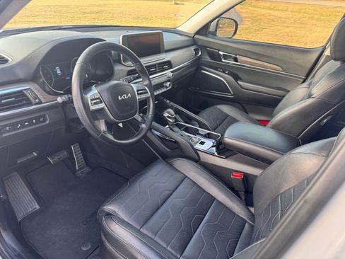 Used 2022 Kia Telluride SX w/ SX Prestige Package image 9