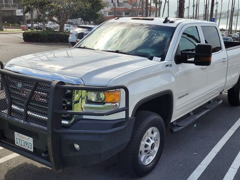 Used 2019 GMC Sierra 2500 SLE image 2