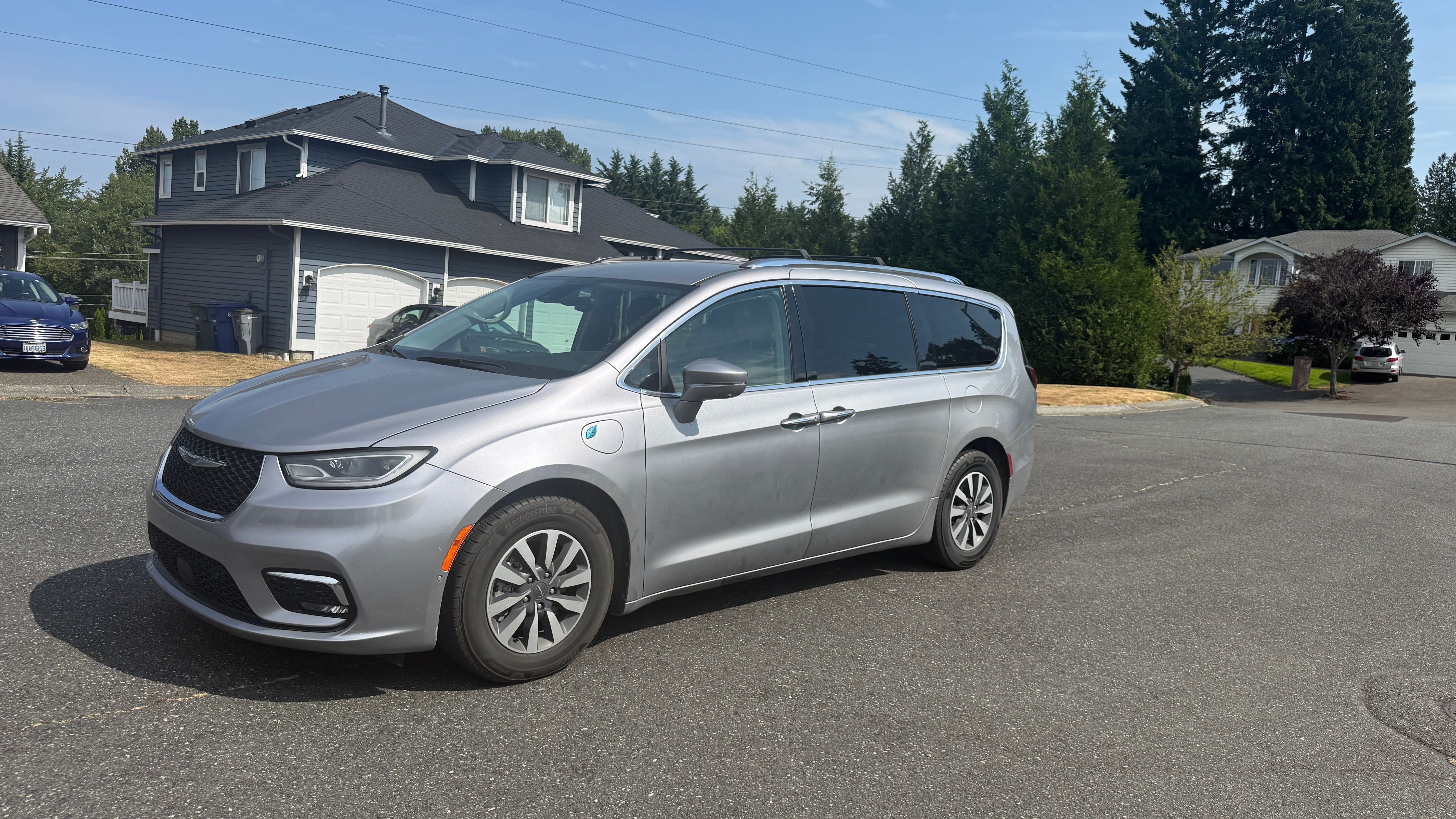 Used 2021 Chrysler Pacifica Touring-L FWD image 10