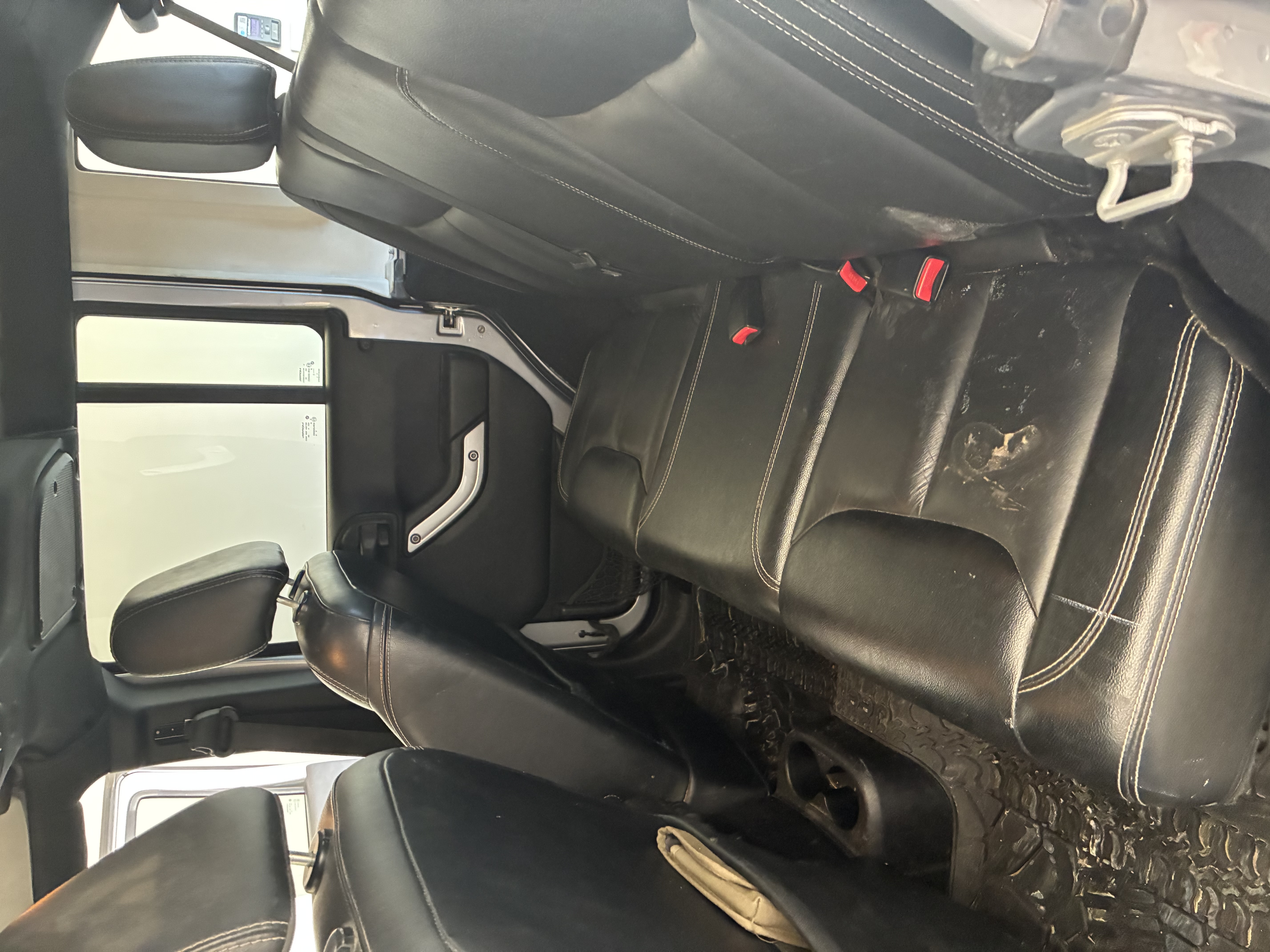 Used 2015 Jeep Wrangler Unlimited Rubicon AWD/4WD image 8