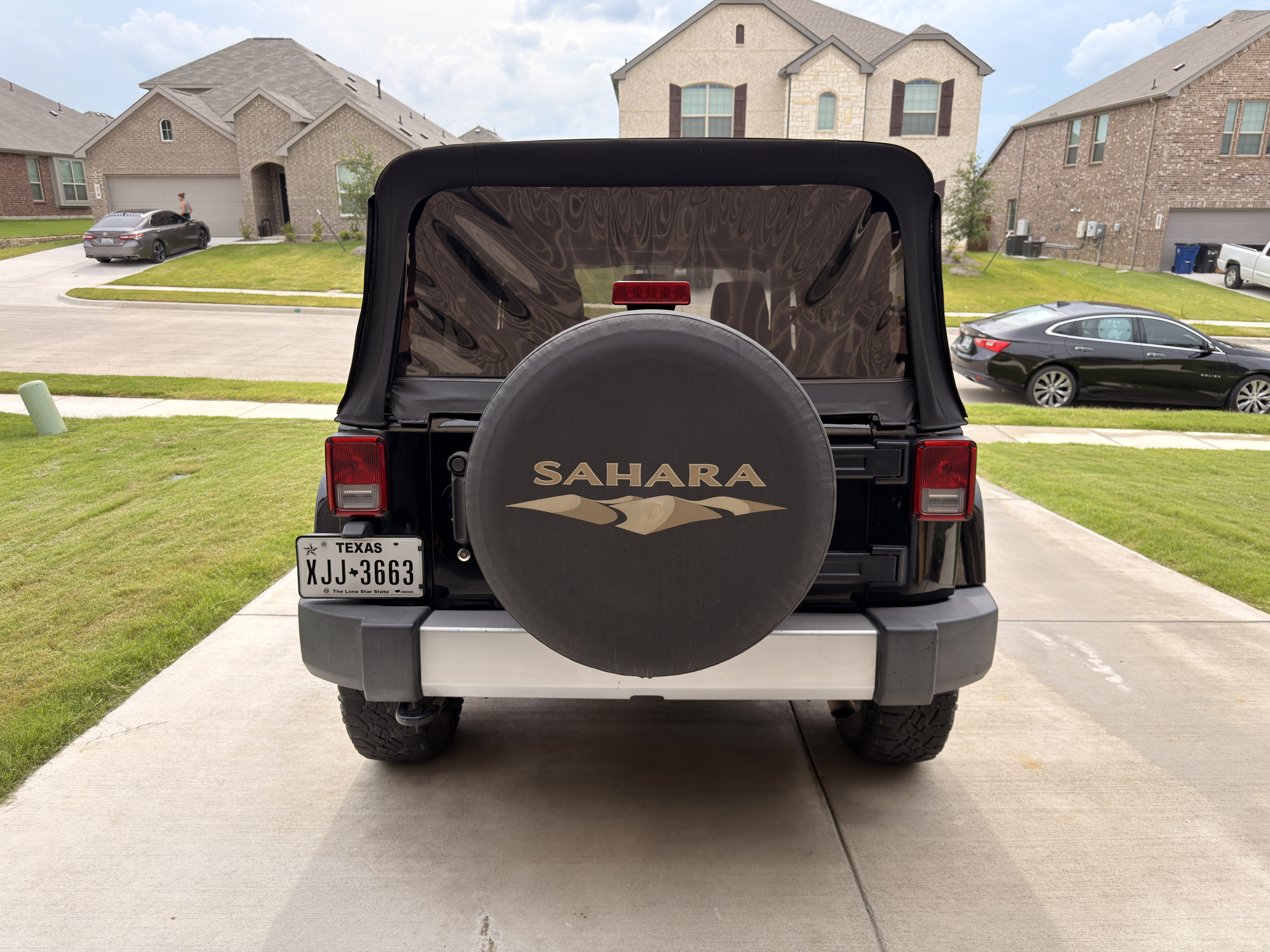 Used 2014 Jeep Wrangler Unlimited Sahara w/ Connectivity Group AWD/4WD image 5