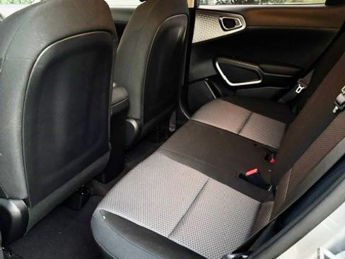 Used 2022 Kia Soul LX w/ Technology Package FWD image 6