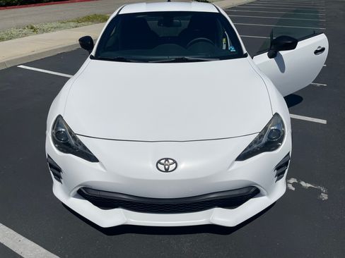Used 2019 Toyota 86 RWD image 9
