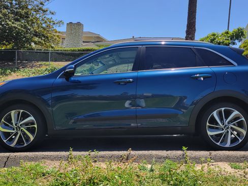 Used 2017 Kia Niro Touring w/ Advanced Technology Package image 10