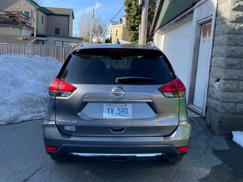 Used 2018 Nissan Rogue SV w/ Premium Package image 4