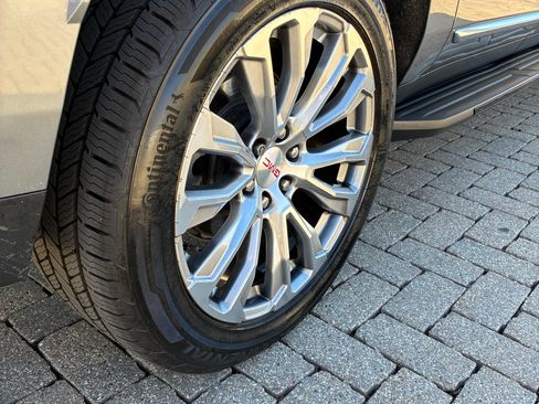 Used 2022 GMC Yukon XL Denali w/ Advanced Technology Package image 21