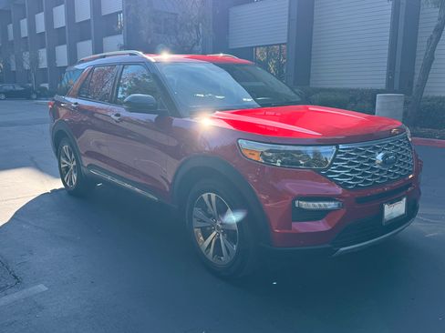 Used 2020 Ford Explorer Platinum w/ Premium Technology Package image 5