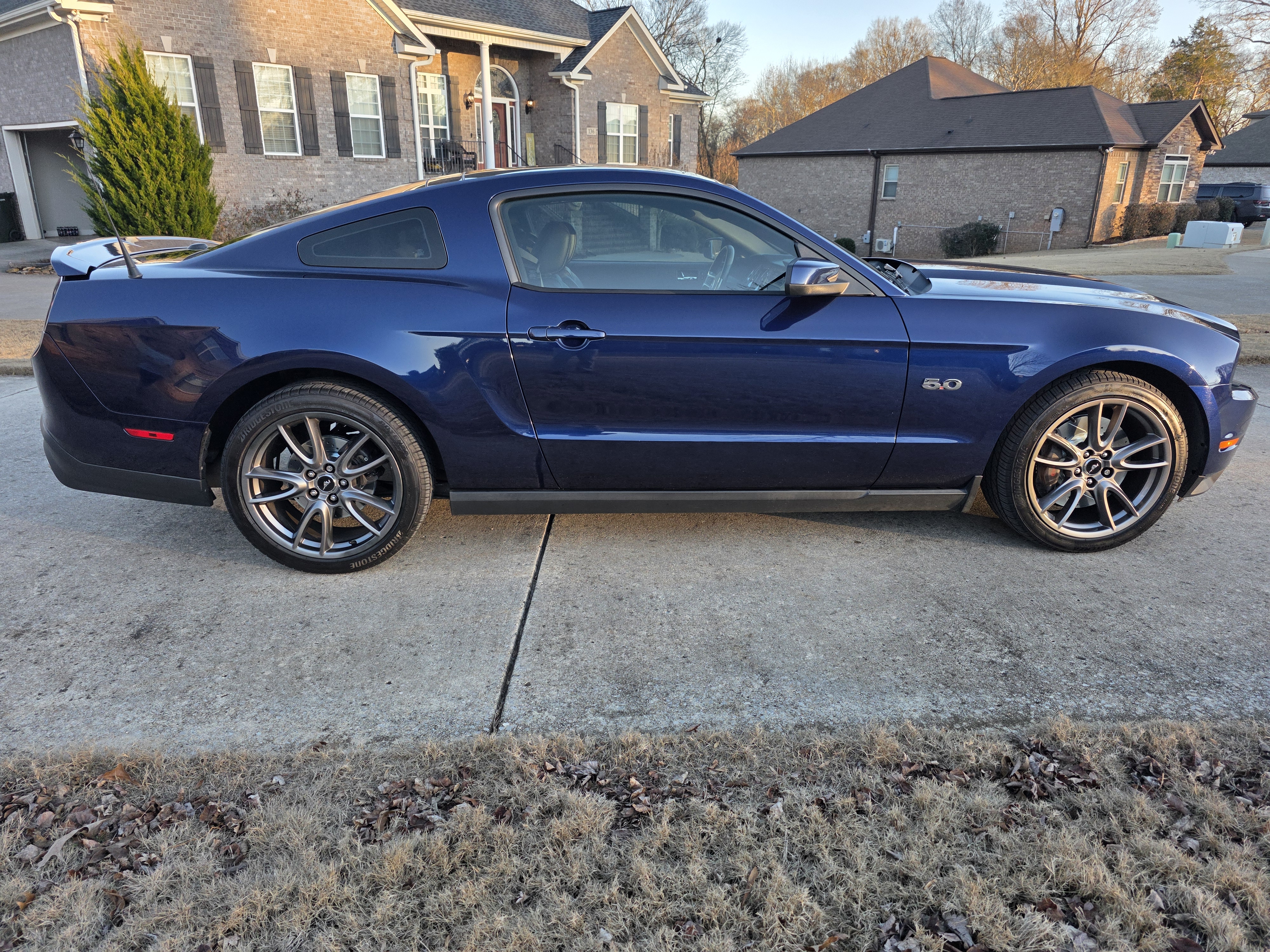 Used 2011 Ford Mustang GT Premium w/ Brembo Brake Pkg RWD image 2