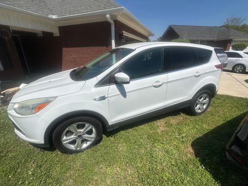 Used 2015 Ford Escape SE image 2