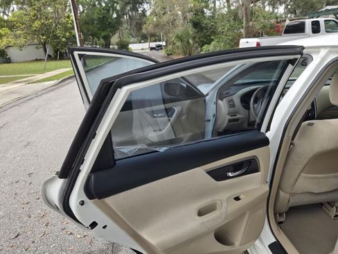 Used 2013 Nissan Altima 2.5 SV image 2