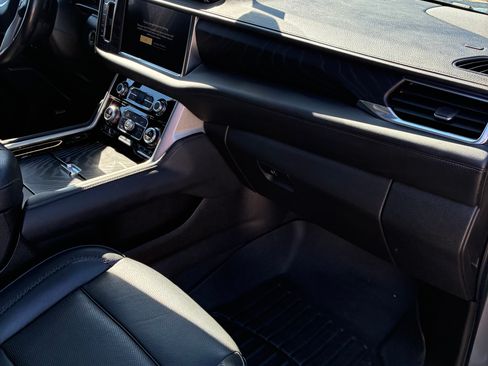 Used 2022 GMC Yukon XL Denali w/ Advanced Technology Package image 9