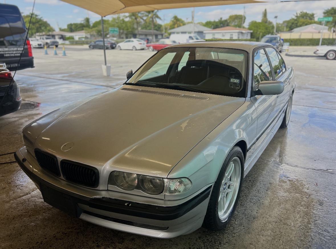 Used 2001 BMW 740i RWD image 1