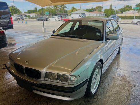 Used 2001 BMW 740i RWD image 1