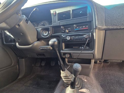 Used 1993 Toyota Pickup Deluxe image 15