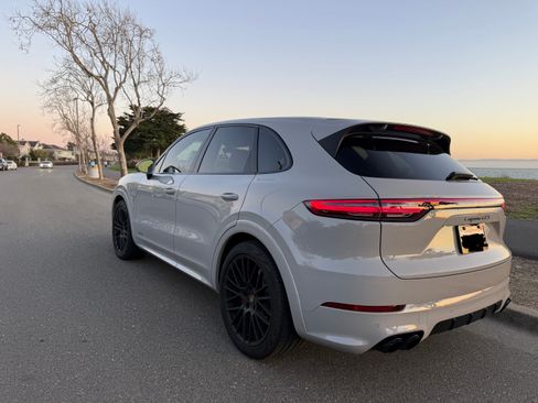 Used 2021 Porsche Cayenne GTS image 2