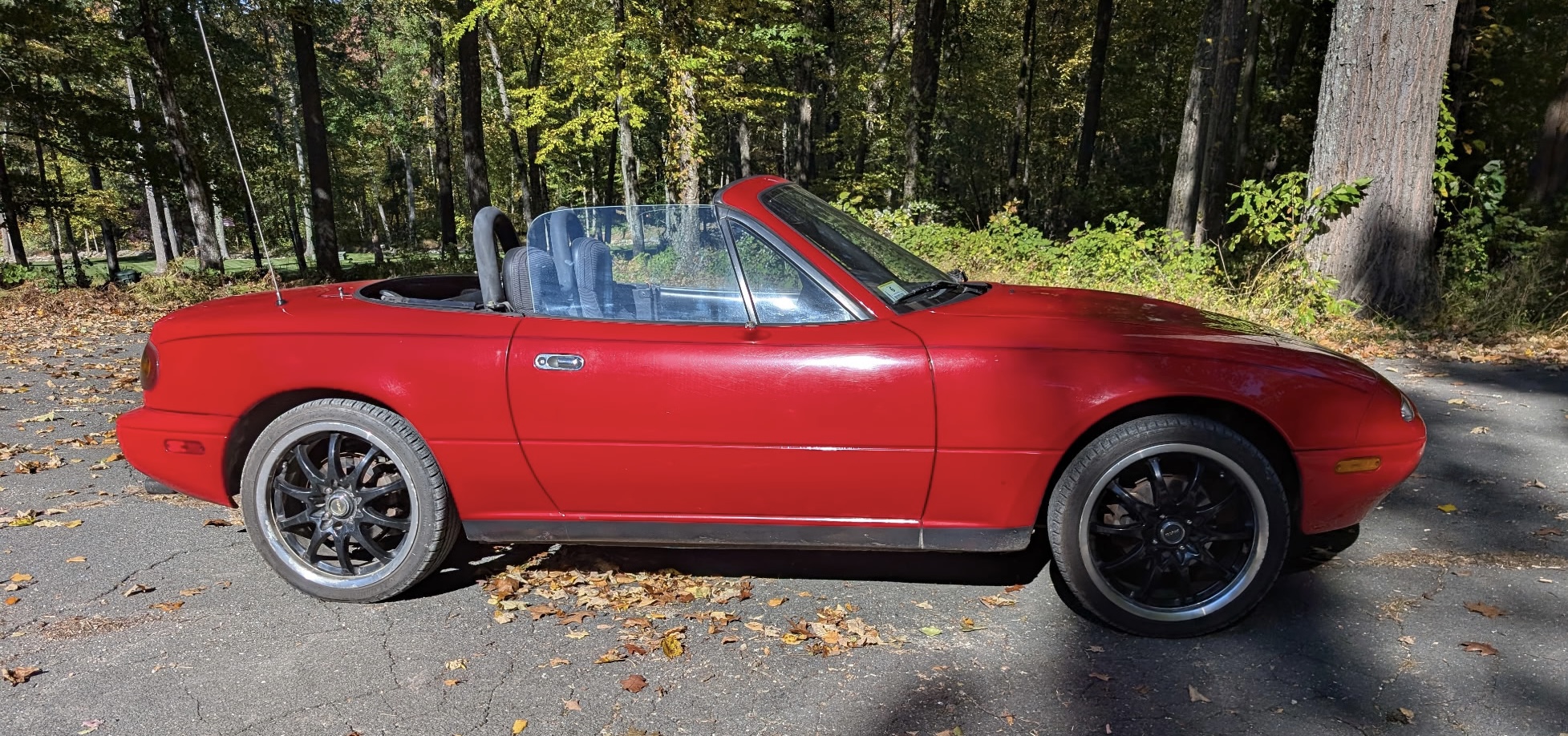 Used 1995 MAZDA MX-5 Miata RWD image 2