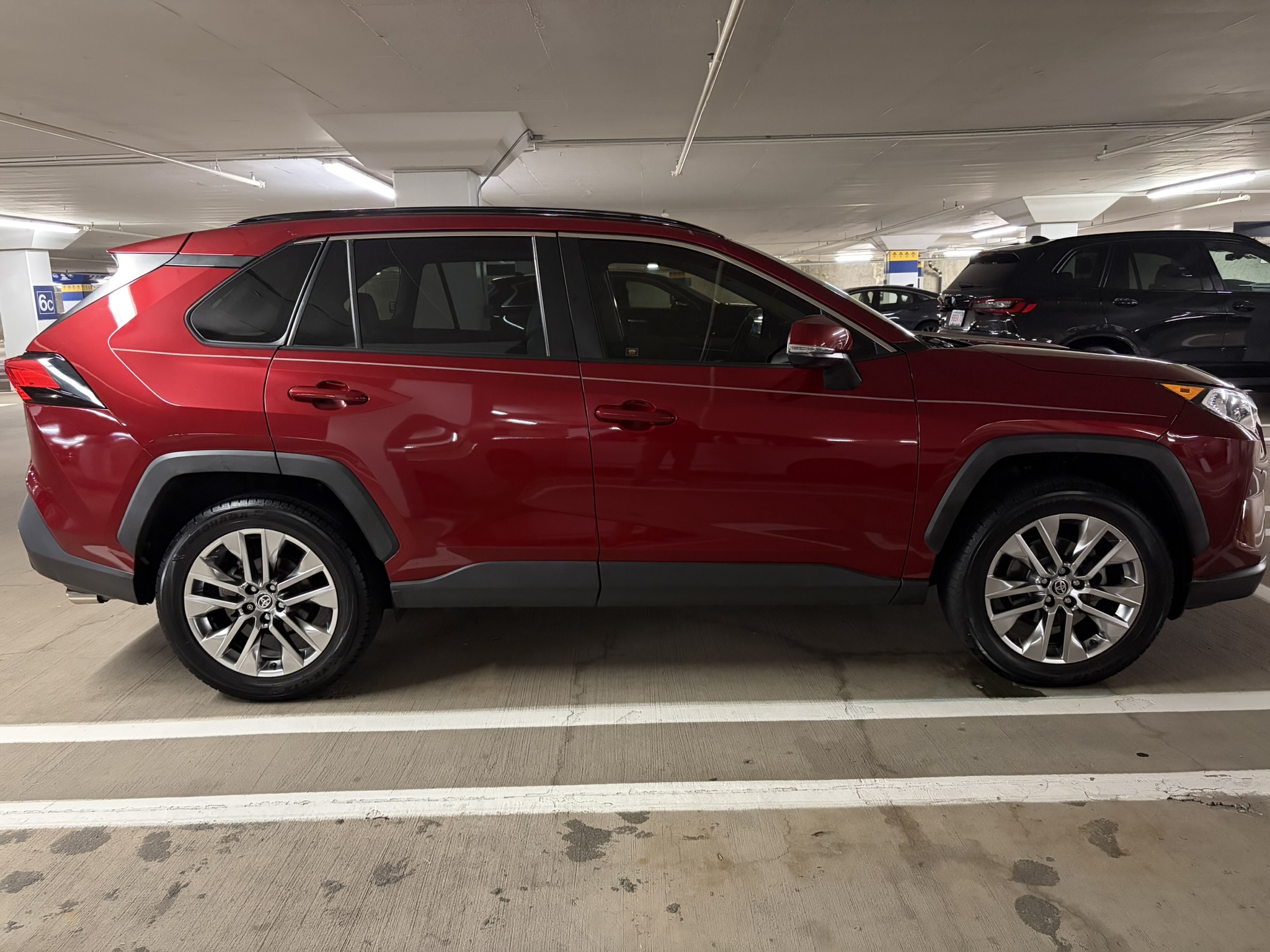 Used 2020 Toyota RAV4 XLE Premium AWD/4WD image 2