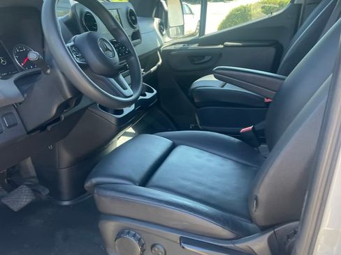 Used 2021 Mercedes-Benz Sprinter 2500 image 12