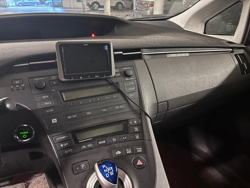 Used 2010 Toyota Prius Five FWD image 17