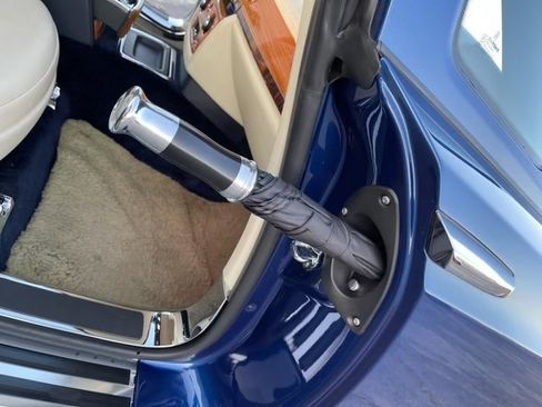 Used 2010 Rolls-Royce Phantom Drophead Coupe image 4