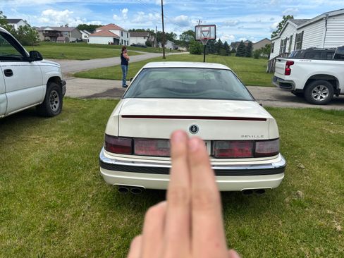 Used 1993 Cadillac Seville FWD image 8